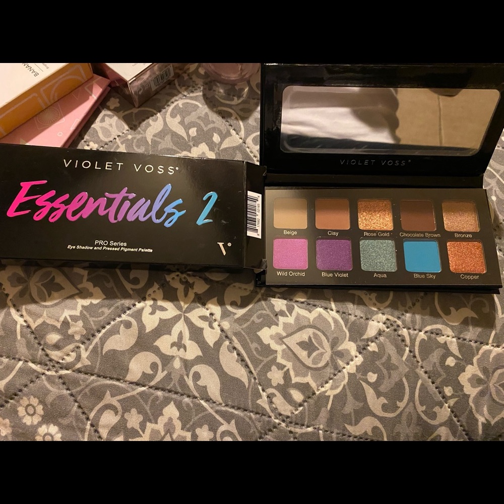 Essentials 2 eye shadow palette